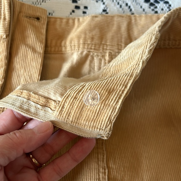 Nevada VGUC yellow corduroy skirt, front pockets, zip and button up in back - Picture 10 of 12